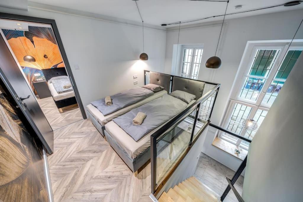 Loft 8 - Grand Stylish With Parking Apartmán