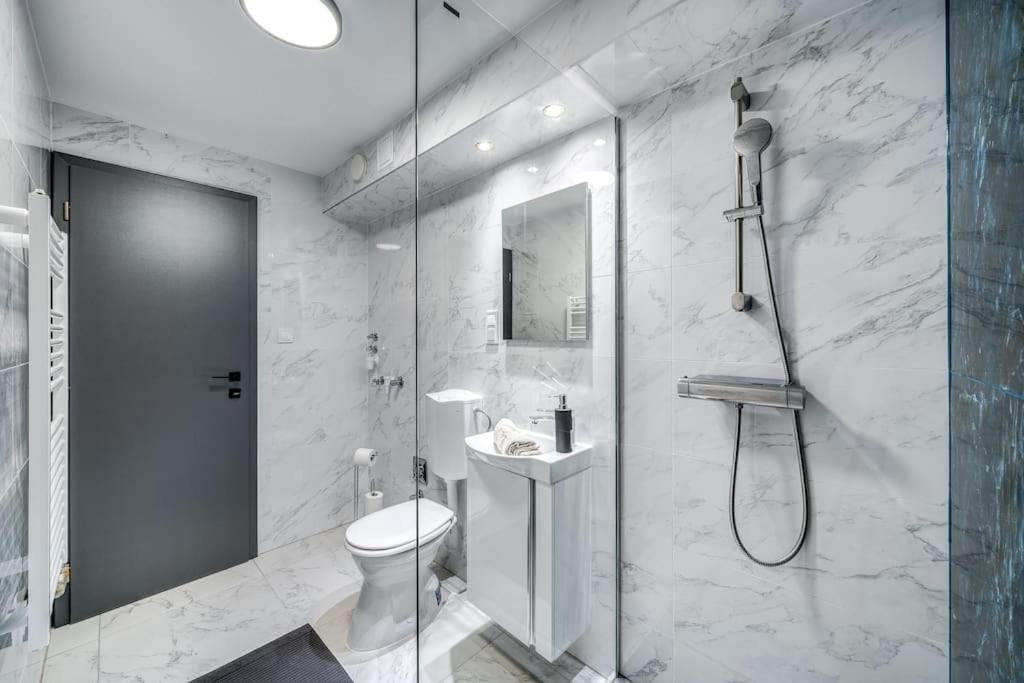 Loft 8 - Grand Stylish With Parking Apartmán *