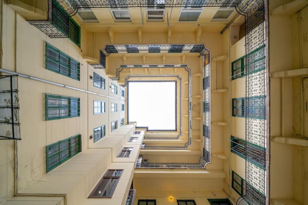 Loft 8 - Grand Stylish With Parking Apartmán