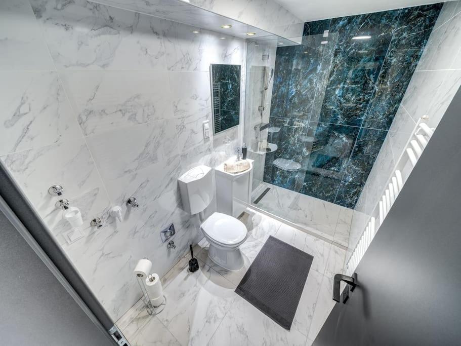 Apartmán Loft 8 - Grand Stylish With Parking